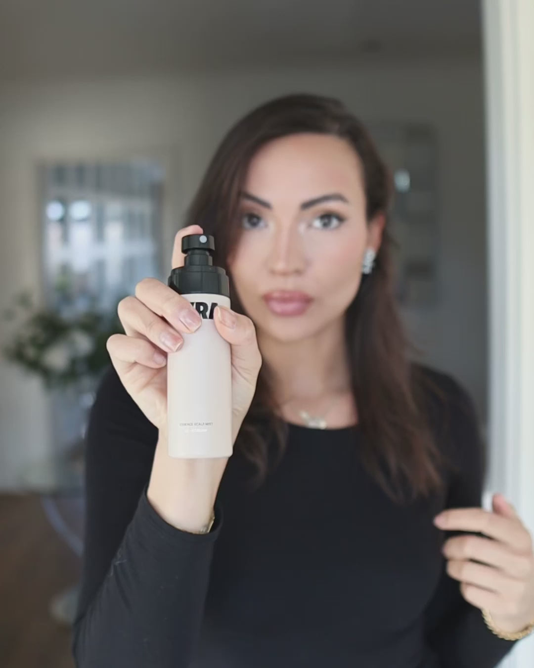 Video of Woman spraying the essence scalp mist